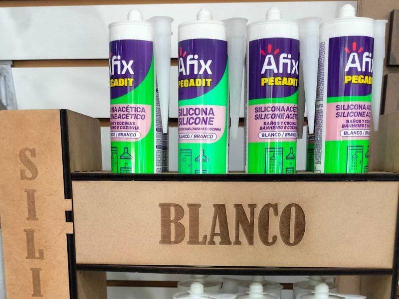 Exhibidor de silicones en nuestra tienda
