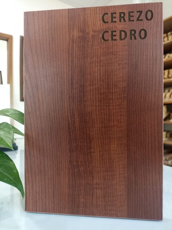 Muestra de melamina color Cerezo Cedro