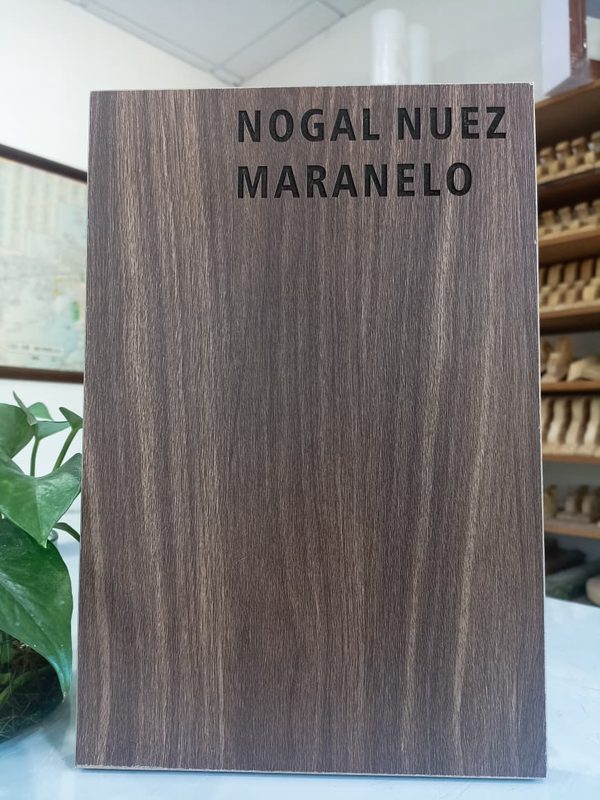 Muestra de melamina color Nogal Nuez Maranelo