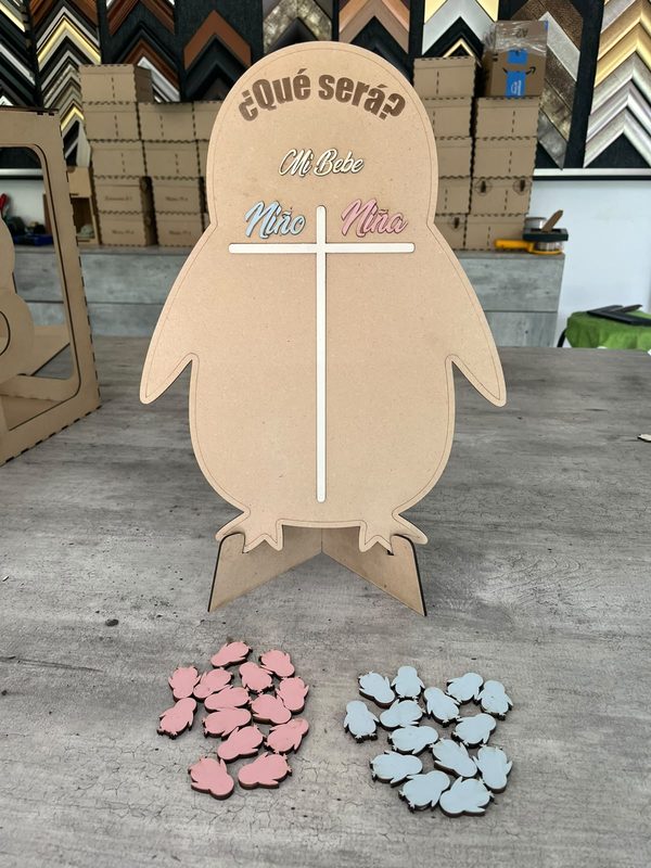 Pingüino de madera para revelación de género