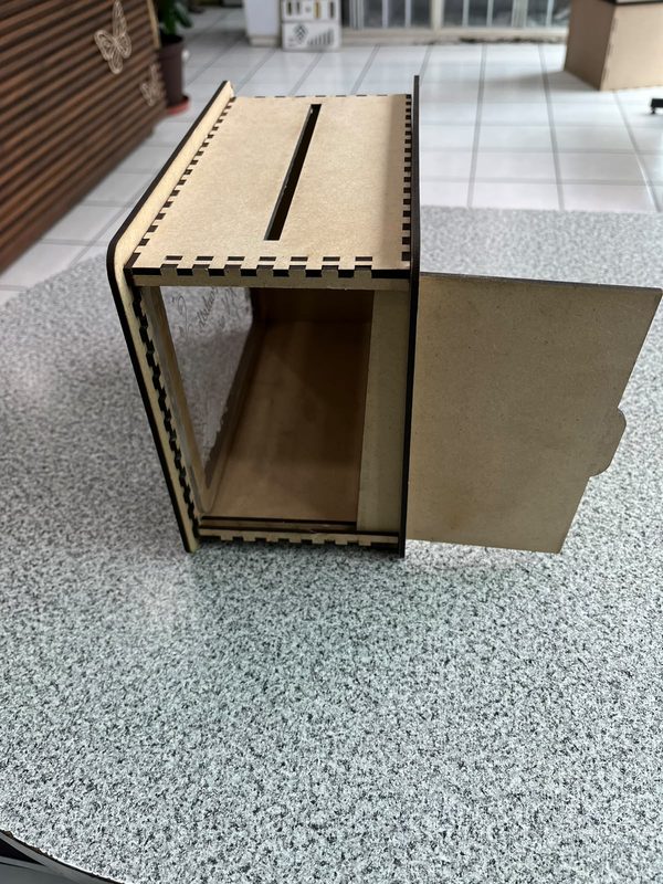 Urna de madera para sobres