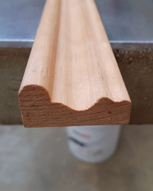 Perfil de la moldura de pino MR1