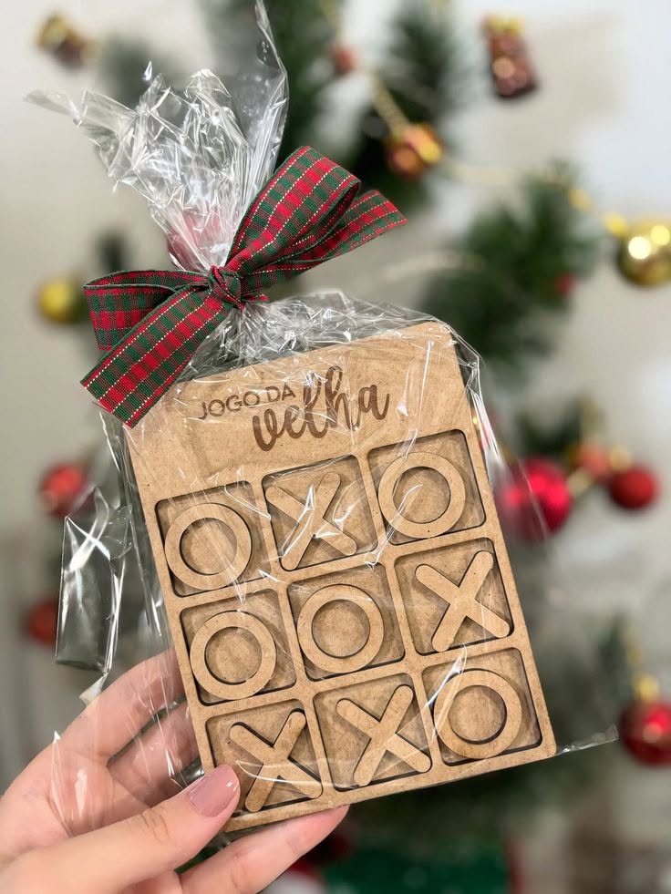 Esfera navideña de madera personalizada con nombre